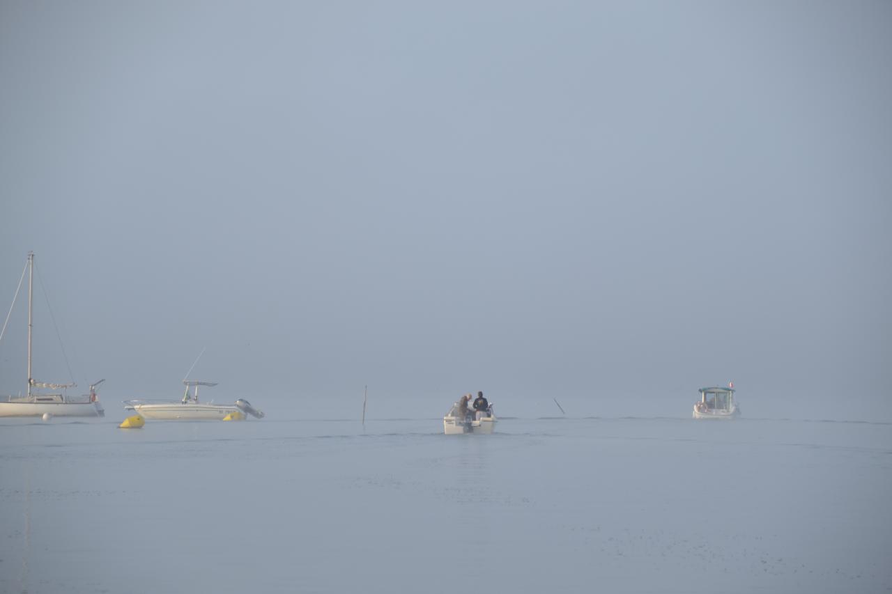 départ dans la brume